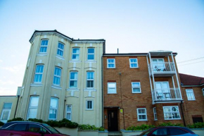 Seaview Apartments - 30 Marine Parade, Harwich - Perfect for business & long term stays